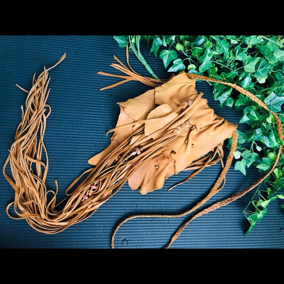 ✨VINTAGE HAND CRAFTED TASSLE PURSE✨ - Picture 1 of 7